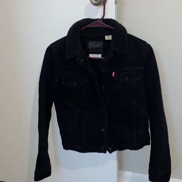 Levi’s Sherpa trucker jacket. Size XS